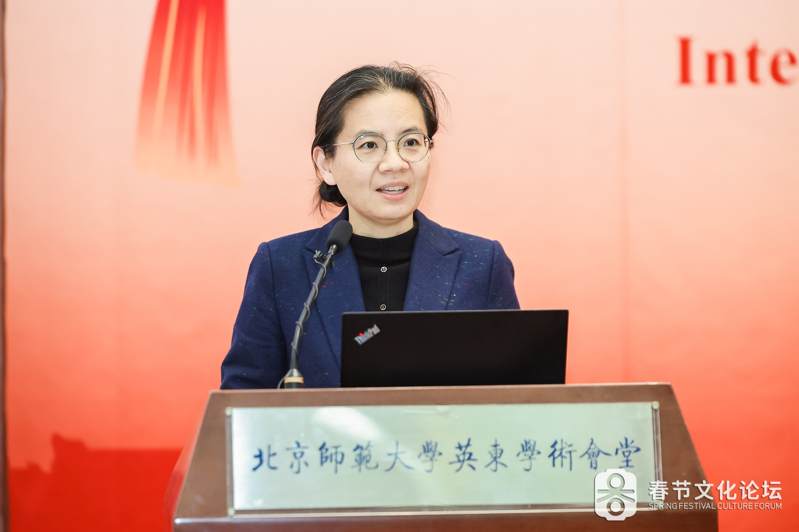 图14：pg官网国际中文教育公司副经理柯航主持.jpg